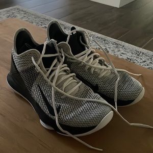 Black and white LeBron Witness 4